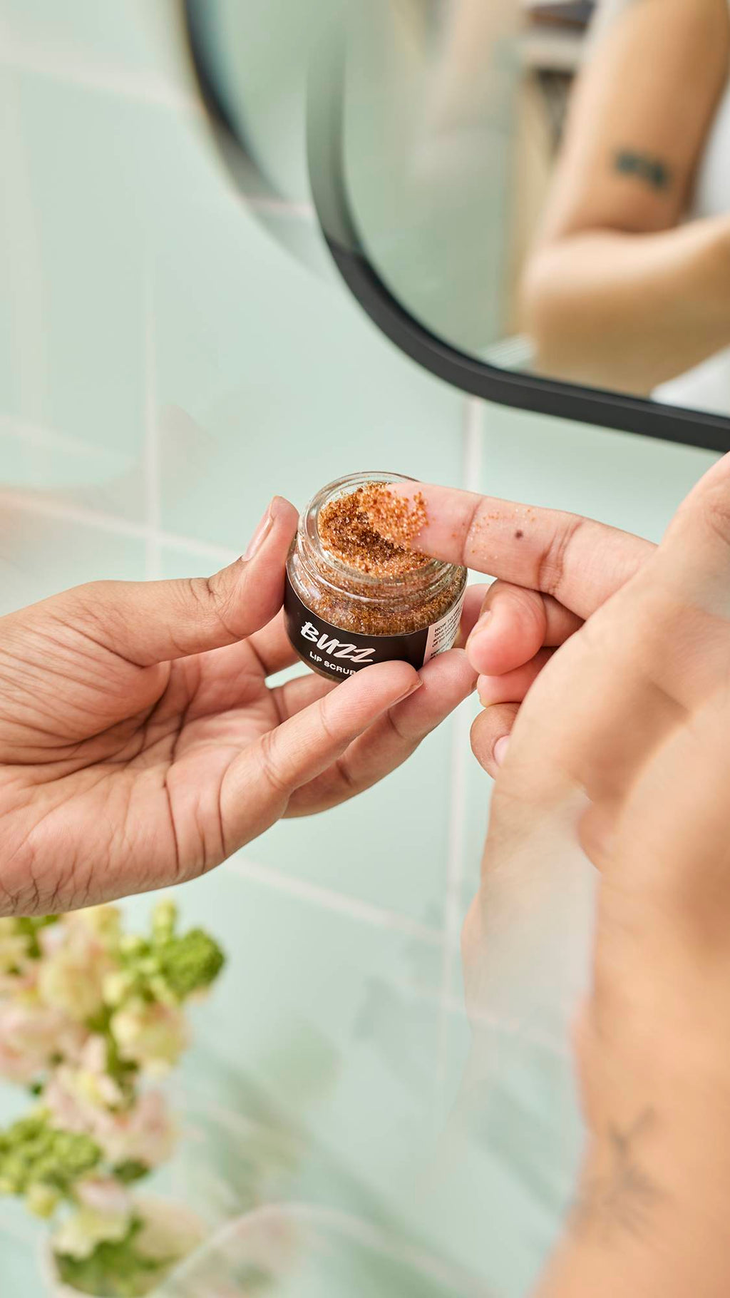 Buzz(Lip Scrub)